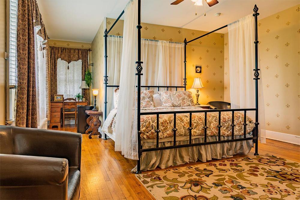 Echo Mountain Inn Hendersonville Exterior photo